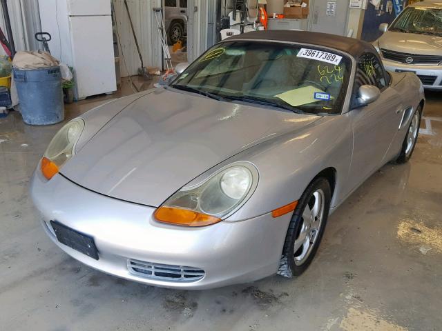 WP0CA29822U624229 - 2002 PORSCHE BOXSTER SILVER photo 2