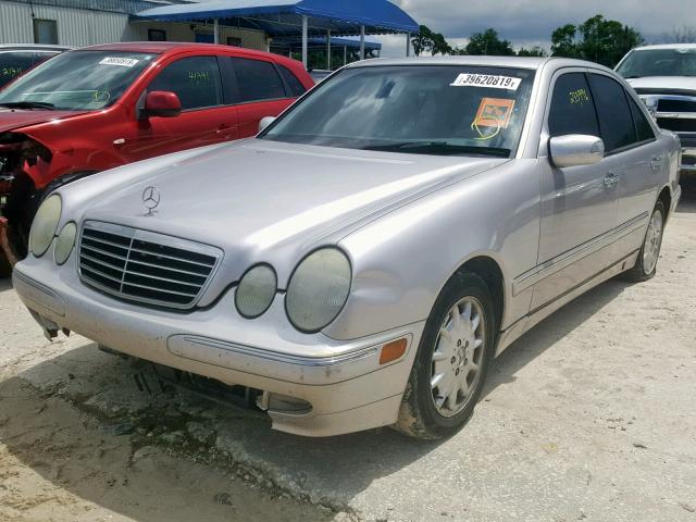 WDBJF65J52B474040 - 2002 MERCEDES-BENZ E 320 SILVER photo 2