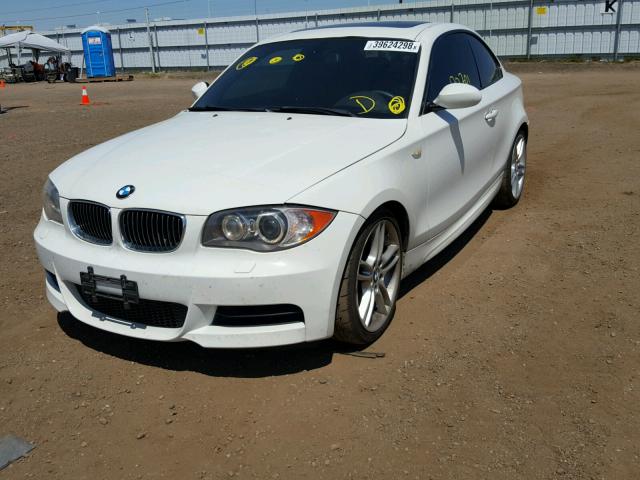 WBAUC73509VK80864 - 2009 BMW 135 I WHITE photo 2