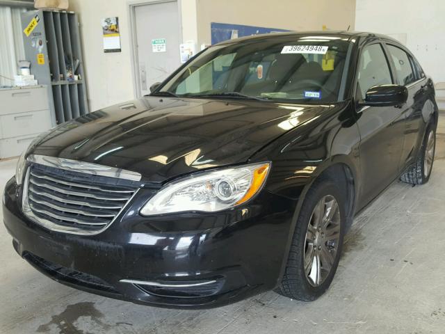 1C3CCBABXDN698498 - 2013 CHRYSLER 200 LX BLACK photo 2