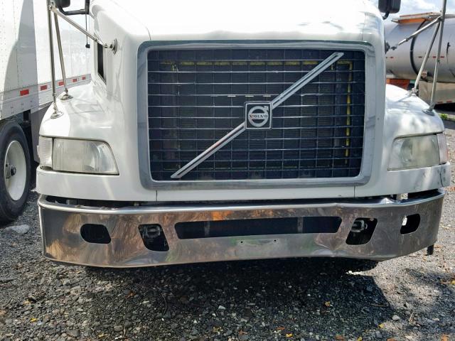 4V4MC9EH3AN293493 - 2010 VOLVO VN VNM WHITE photo 9