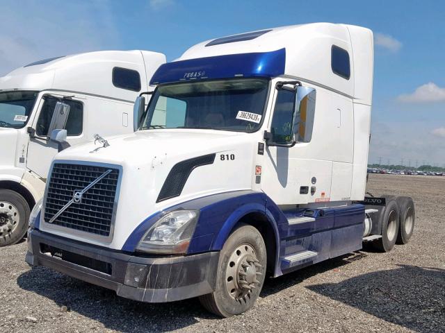 4V4NC9EJ3BN529956 - 2011 VOLVO VN VNL WHITE photo 2