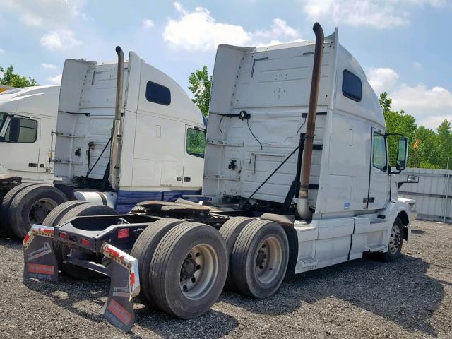 4V4NC9EH1BN532240 - 2011 VOLVO VN VNL WHITE photo 4