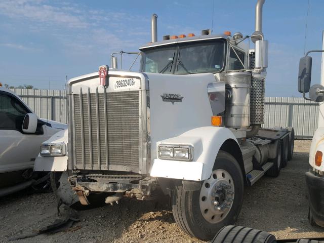 1XKWPBEX05J124332 - 2005 KENWORTH CONSTRUCTI WHITE photo 2