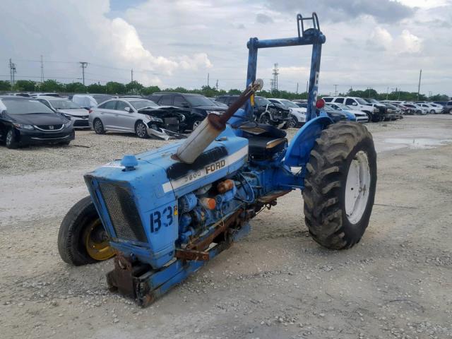 C544882 - 2000 FORD TRACTOR BLUE photo 2