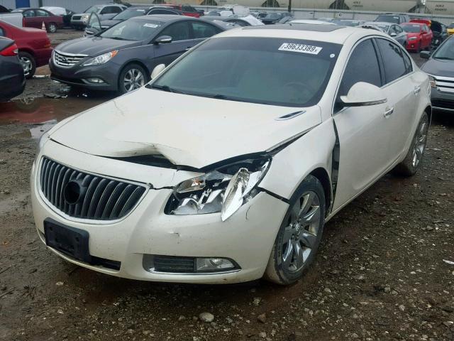 2G4GS5EK0C9136831 - 2012 BUICK REGAL PREM WHITE photo 2