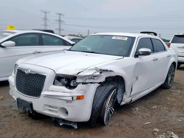 2C3CA2CV6AH330501 - 2010 CHRYSLER 300 S WHITE photo 2