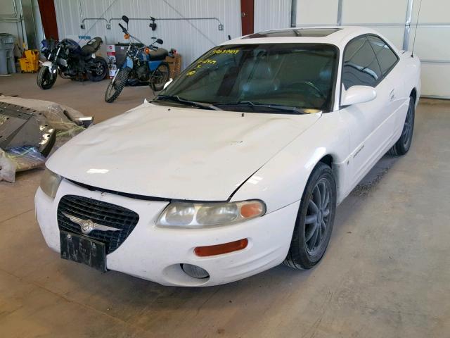 4C3AU52N0YE027828 - 2000 CHRYSLER SEBRING LX WHITE photo 2