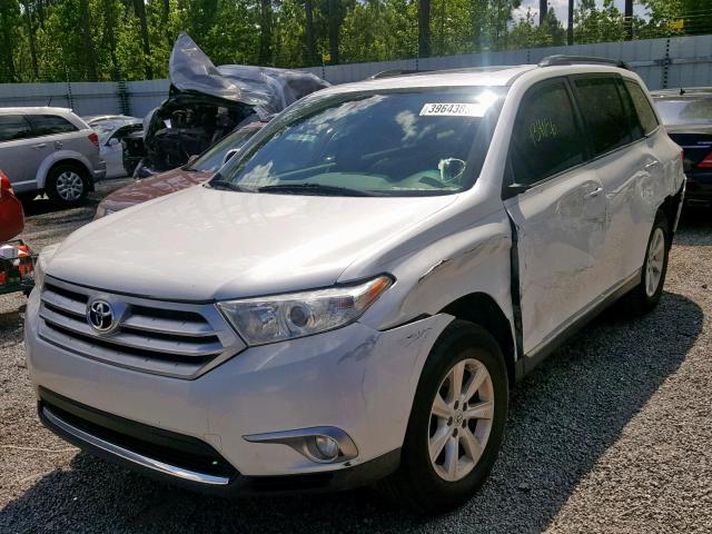 5TDZK3EH0CS057477 - 2012 TOYOTA HIGHLANDER WHITE photo 2