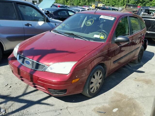 3FAFP37N25R133171 - 2005 FORD FOCUS ZX5 RED photo 2