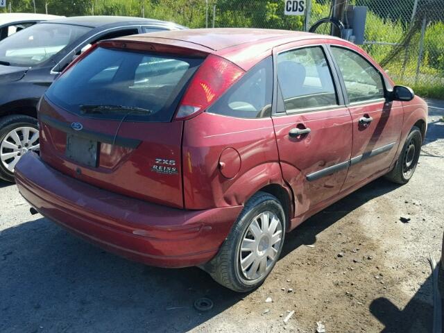 3FAFP37N25R133171 - 2005 FORD FOCUS ZX5 RED photo 4