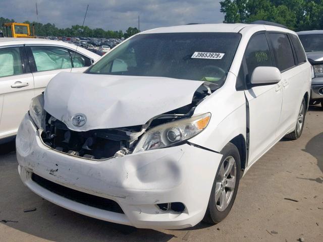 5TDKK3DC1BS070261 - 2011 TOYOTA SIENNA LE WHITE photo 2