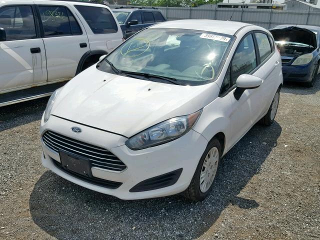 3FADP4TJ2GM171399 - 2016 FORD FIESTA S WHITE photo 2