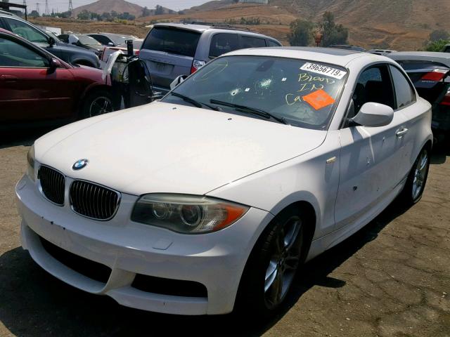 WBAUC9C55CVM13203 - 2012 BMW 135 I WHITE photo 2