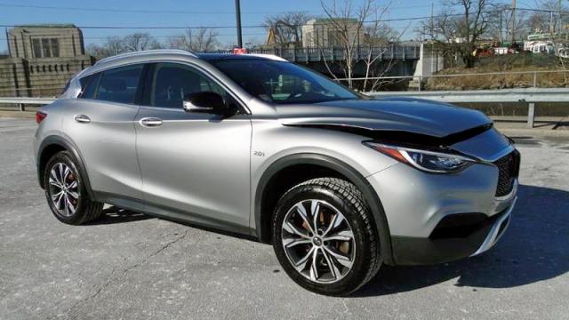 SJKCH5CR5HA024097 - 2017 INFINITI QX30 BASE SILVER photo 1