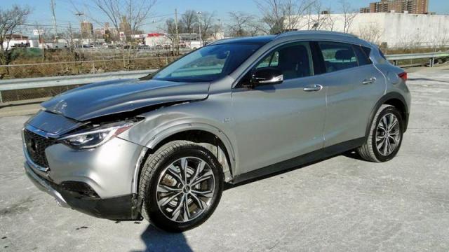 SJKCH5CR5HA024097 - 2017 INFINITI QX30 BASE SILVER photo 2