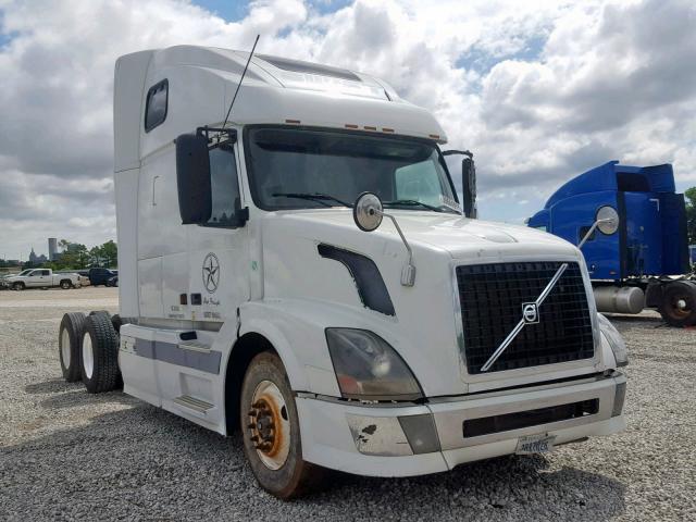 4V4NC9TG65N374010 - 2005 VOLVO VN VNL WHITE photo 1