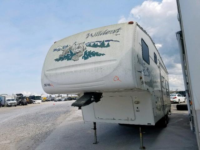 4X4FWCD225V011785 - 2005 WILD TRAILER WHITE photo 2