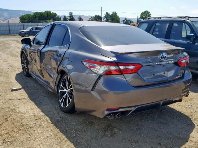 4T1B21HK3JU009408 - 2018 TOYOTA CAMRY HYBR GRAY photo 3