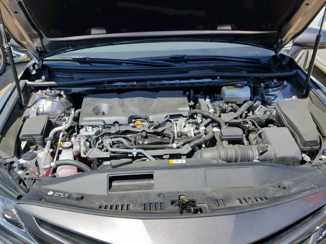 4T1B21HK3JU009408 - 2018 TOYOTA CAMRY HYBR GRAY photo 7