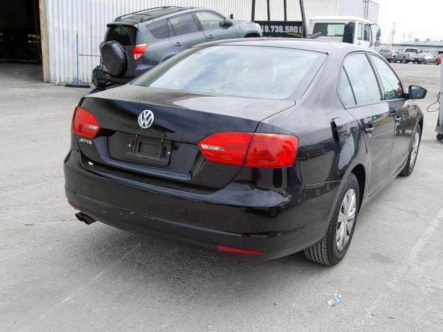 3VW2K7AJXEM435452 - 2014 VOLKSWAGEN JETTA BASE BLACK photo 4