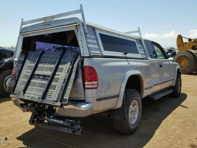 1B7GG22N1YS530458 - 2000 DODGE DAKOTA SILVER photo 4