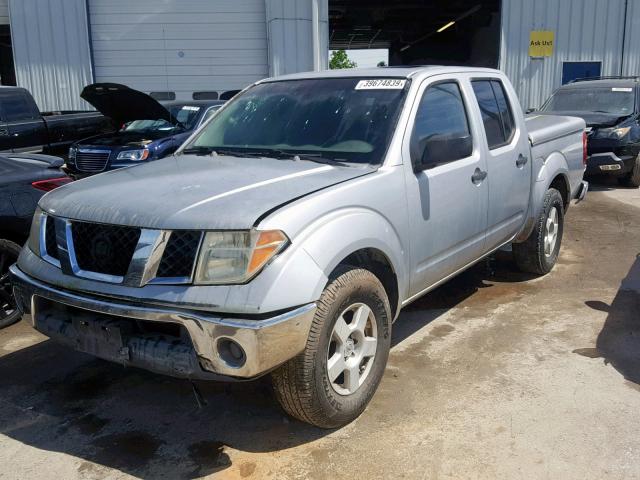 1N6AD07U75C406801 - 2005 NISSAN FRONTIER C GRAY photo 2