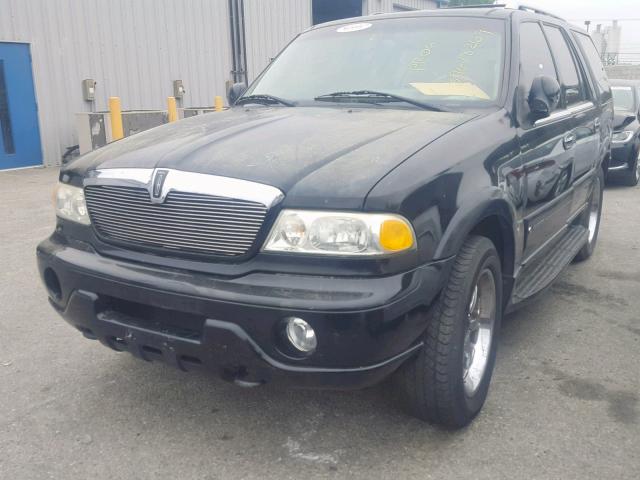 5LMFU28R42LJ16759 - 2002 LINCOLN NAVIGATOR BLACK photo 2