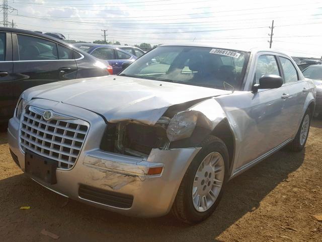 2C3KA43R77H617803 - 2007 CHRYSLER 300 SILVER photo 2