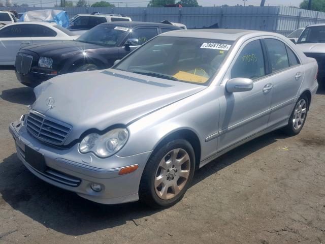 WDBRF84J15F609723 - 2005 MERCEDES-BENZ C 320 4MAT SILVER photo 2