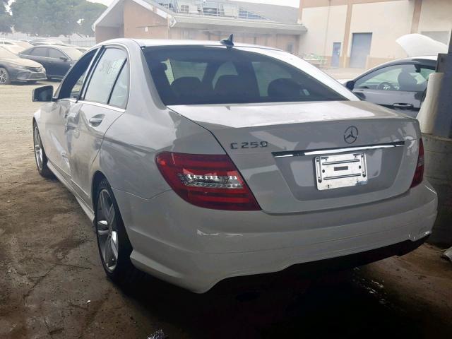 WDDGF4HB7DA744985 - 2013 MERCEDES-BENZ C 250 WHITE photo 3