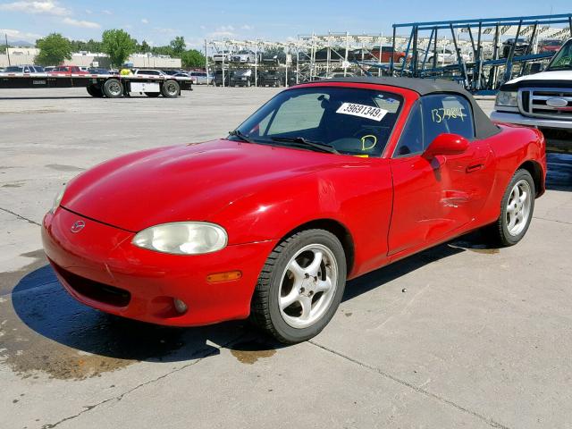 JM1NB353120233392 - 2002 MAZDA MX-5 MIATA RED photo 2