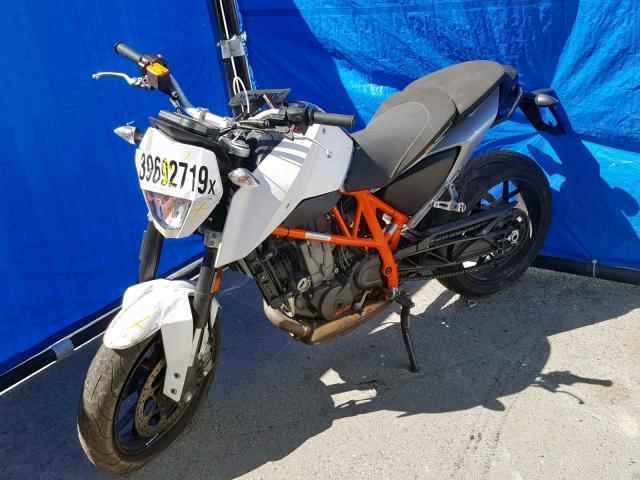 VBKLDT407DM757603 - 2013 KTM 690 DUKE WHITE photo 2