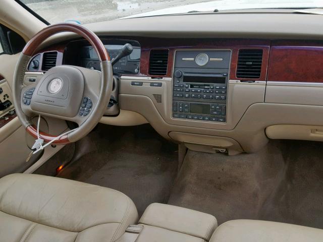 1LNHM83W84Y633094 - 2004 LINCOLN TOWN CAR U SILVER photo 9