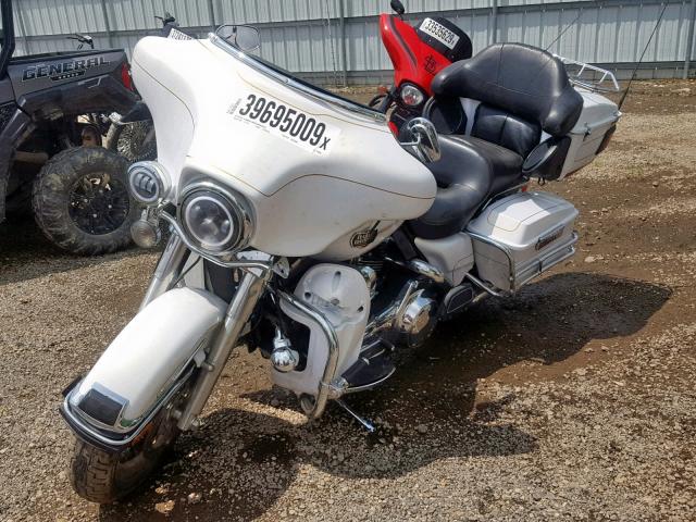 1HD1FC4178Y620699 - 2008 HARLEY-DAVIDSON FLHTCUI WHITE photo 2