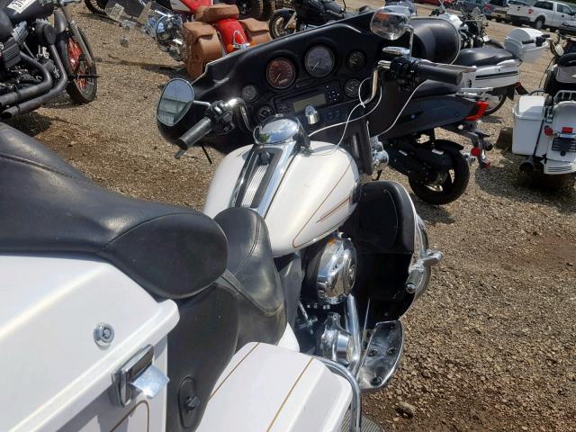 1HD1FC4178Y620699 - 2008 HARLEY-DAVIDSON FLHTCUI WHITE photo 5