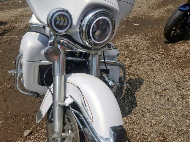 1HD1FC4178Y620699 - 2008 HARLEY-DAVIDSON FLHTCUI WHITE photo 9