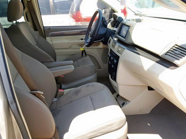 2V8HW34149R585954 - 2009 VOLKSWAGEN ROUTAN SE TAN photo 5