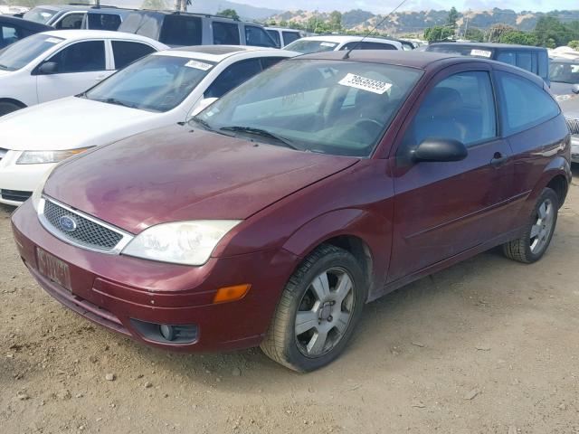 1FAHP31N27W171033 - 2007 FORD FOCUS ZX3 MAROON photo 2