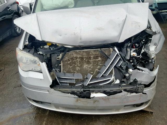 2A8HR54P08R833143 - 2008 CHRYSLER TOWN & COU SILVER photo 7