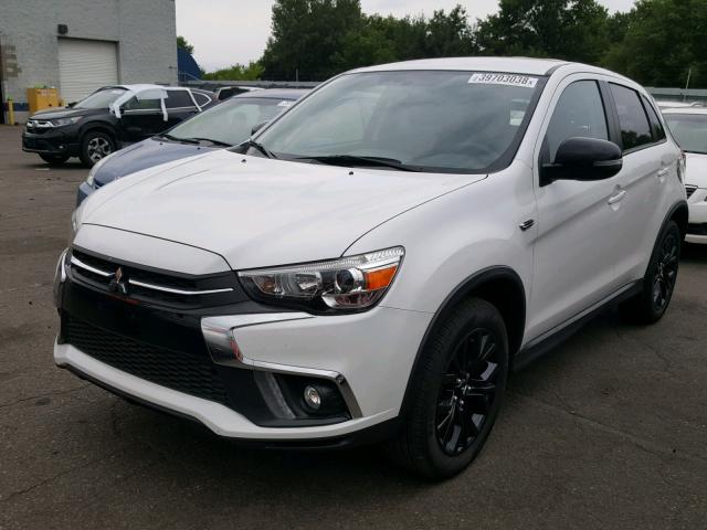 JA4AR3AU0JZ030426 - 2018 MITSUBISHI OUTLANDER WHITE photo 2