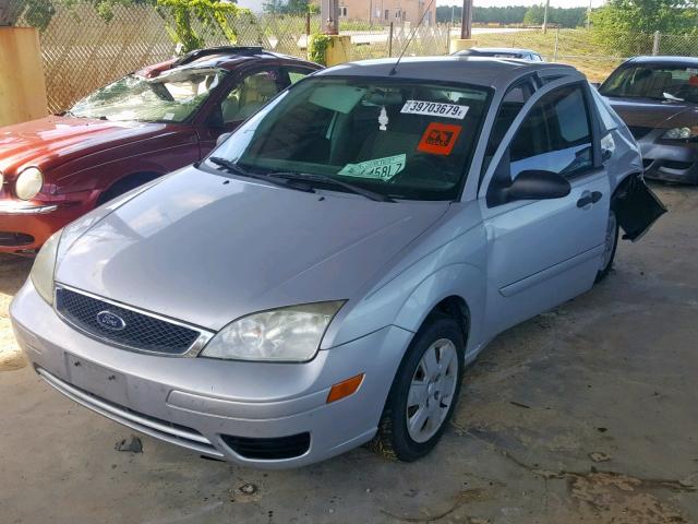 1FAFP34N27W244825 - 2007 FORD FOCUS ZX4 SILVER photo 2