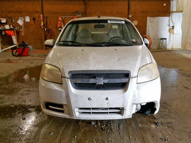 KL1TD56E09B639599 - 2009 CHEVROLET AVEO LS WHITE photo 9