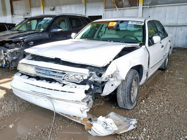 2FALP74W6TX194691 - 1996 FORD CROWN VICT WHITE photo 2