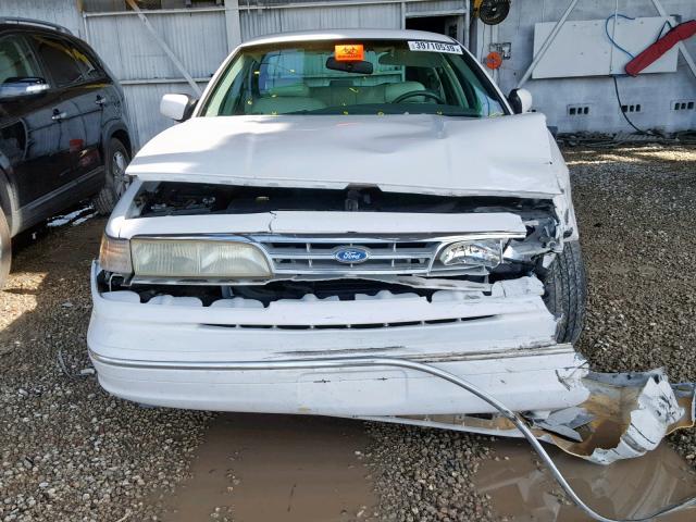 2FALP74W6TX194691 - 1996 FORD CROWN VICT WHITE photo 9