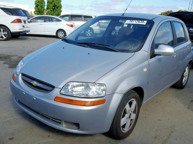 KL1TD66607B724843 - 2007 CHEVROLET AVEO BASE Күміс фото 2