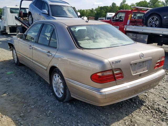 WDBJF65J1YA976803 - 2000 MERCEDES-BENZ E 320 GOLD photo 3