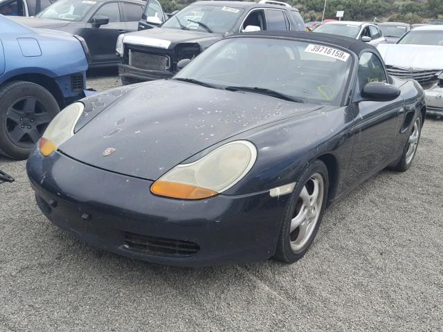 WP0CA2981YU628314 - 2000 PORSCHE BOXSTER BLACK photo 2