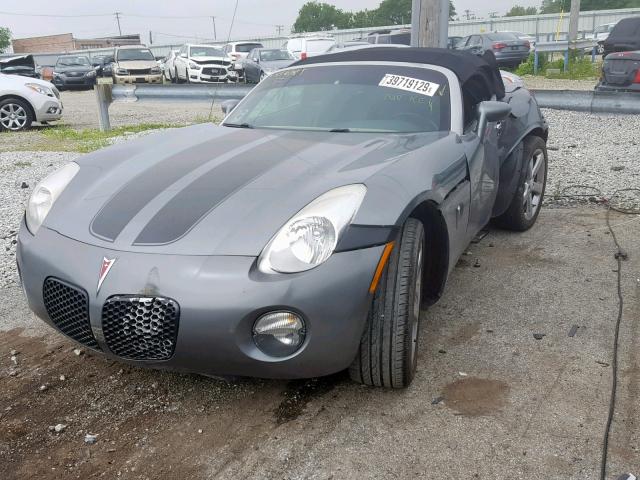 1G2MB35B36Y113690 - 2006 PONTIAC SOLSTICE GRAY photo 2