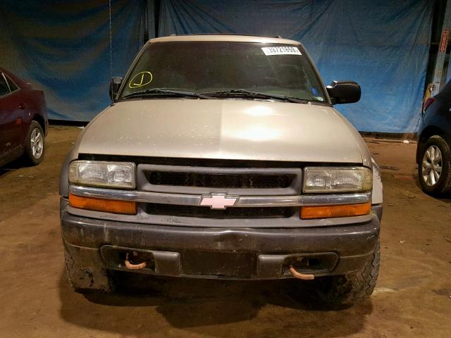 1GNCT18WX1K119318 - 2001 CHEVROLET BLAZER SILVER photo 9